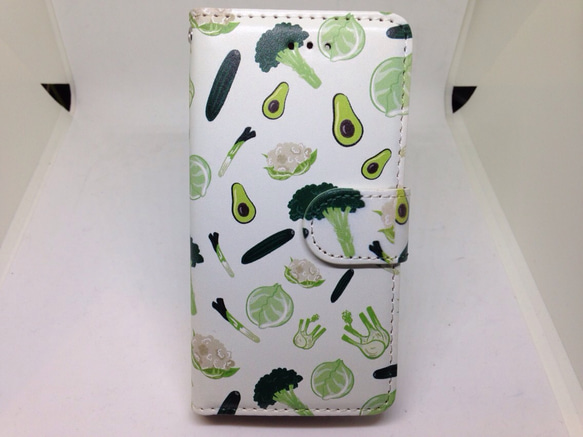 新品送料無料iPhoneケース　手帳型　緑の野菜 2枚目の画像