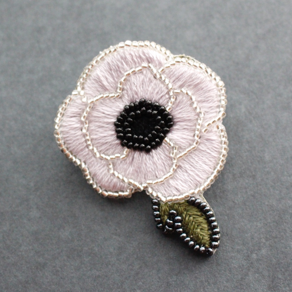アネモネ-薄紫/刺繍ブローチ
