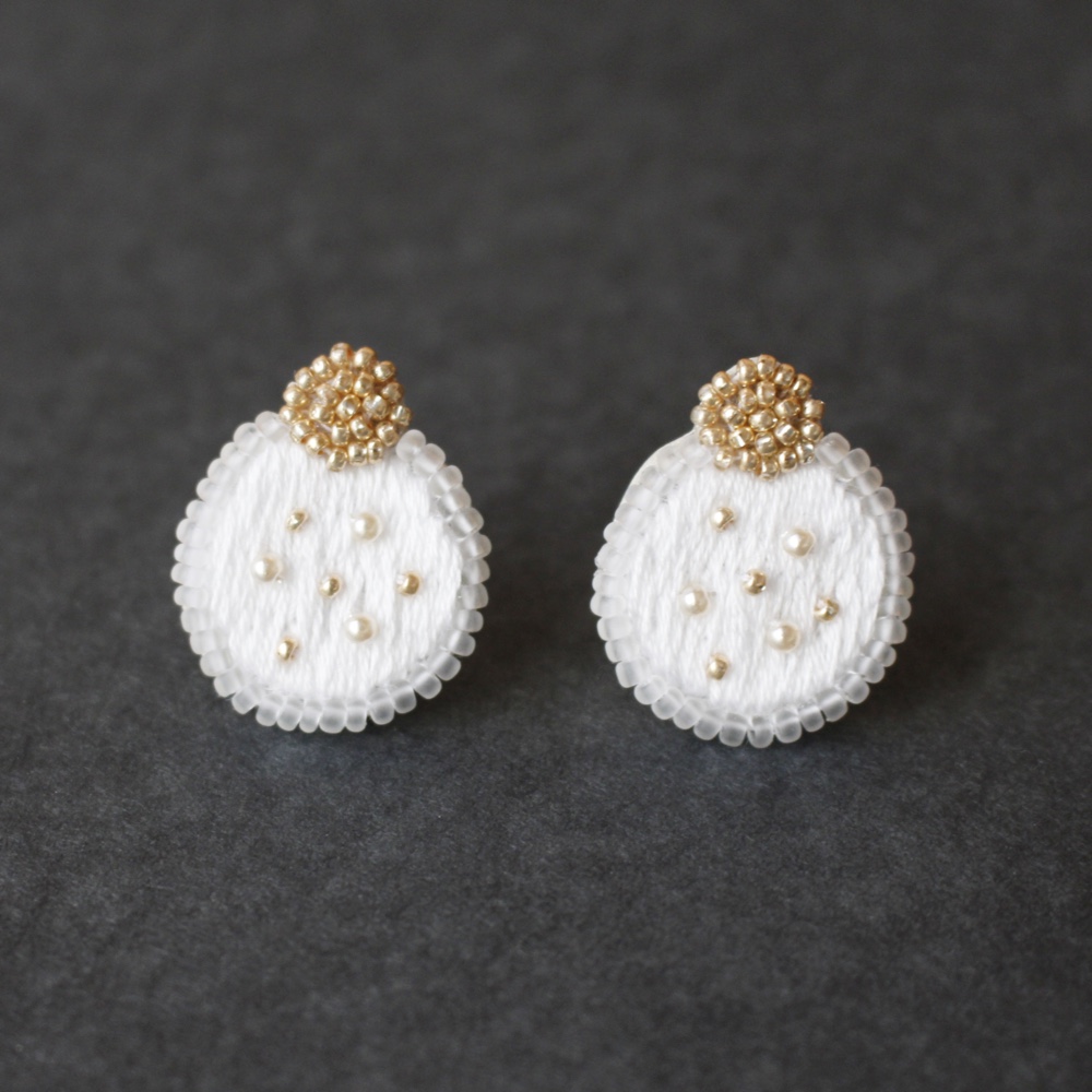 光の粒/ビーズ刺繍イヤリング