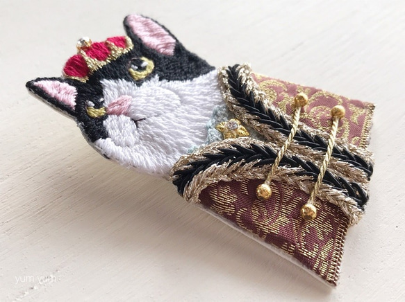 高貴なお猫様刺繍ブローチ18 3枚目の画像