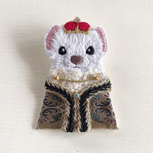 高貴な動物刺繍ブローチ3【オコジョ】 ブローチ ななつき刺繍
