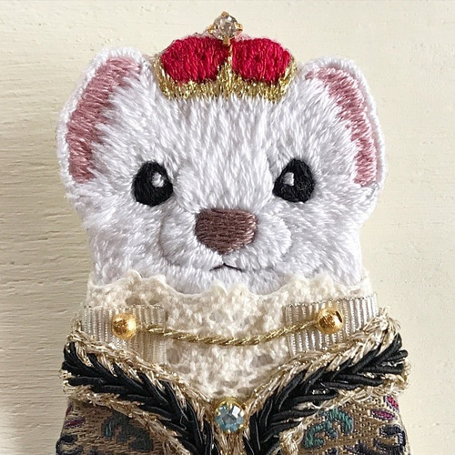 高貴な動物刺繍ブローチ3【オコジョ】 ブローチ ななつき刺繍 通販