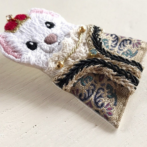 高貴な動物刺繍ブローチ3【オコジョ】 ブローチ ななつき刺繍 通販
