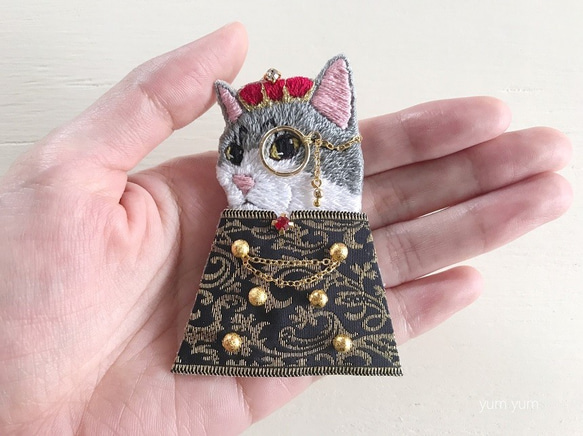 高貴なお猫様刺繍ブローチ21 5枚目の画像