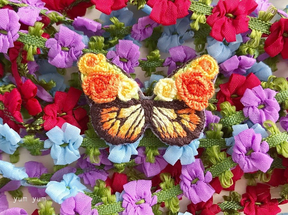 蝴蝶和花朵刺繡胸針[維生素] 第5張的照片