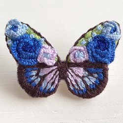 蝶々と花の刺繍ブローチ【あじさい】 2枚目の画像