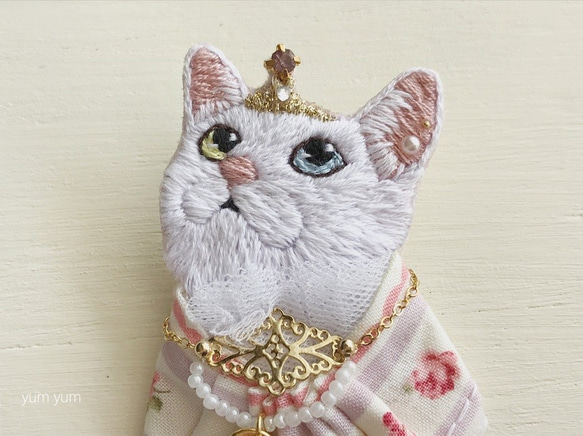 高貴なお猫様刺繍ブローチ6 2枚目の画像