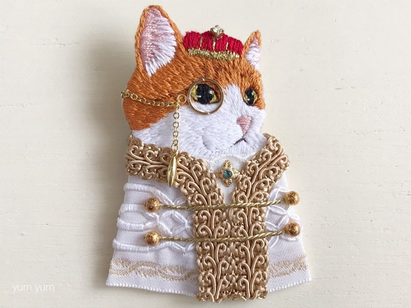 高貴なお猫様刺繍ブローチ9 2枚目の画像