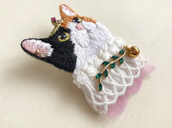 高貴なお猫様刺繍ブローチ10 3枚目の画像