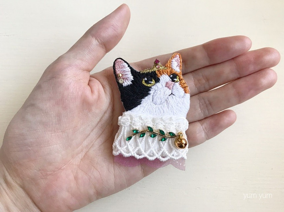 高貴なお猫様刺繍ブローチ10 5枚目の画像