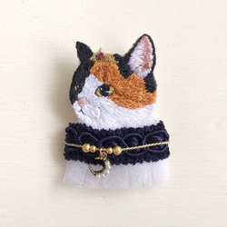 高貴なお猫様刺繍ブローチ12 1枚目の画像