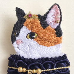 高貴なお猫様刺繍ブローチ12 2枚目の画像