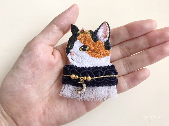 高貴なお猫様刺繍ブローチ12 5枚目の画像