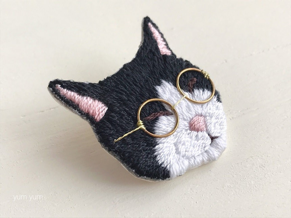 眼鏡貓刺繡胸針[Hachiware] 第3張的照片