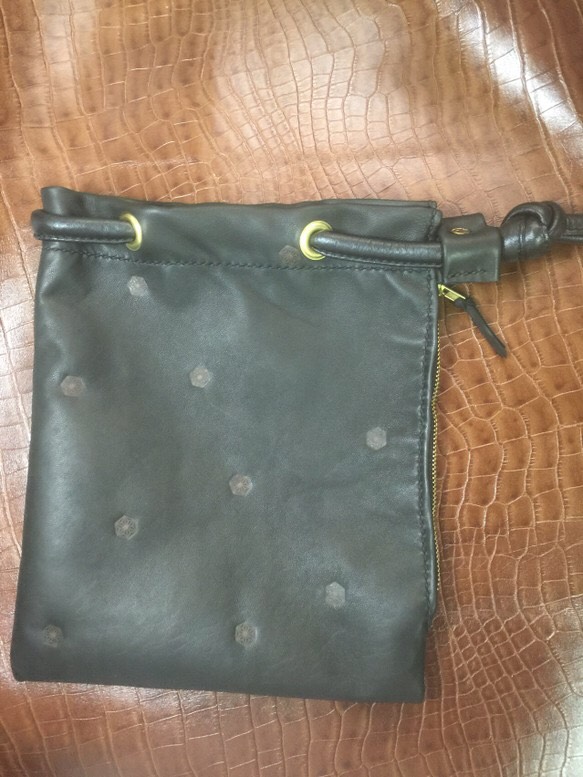 羊革巾着(麻の葉模様)