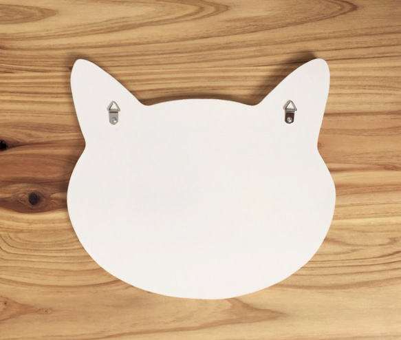 白猫のチョークボード（顔型）　チョークが置けるスタンド付き黒板 3枚目の画像