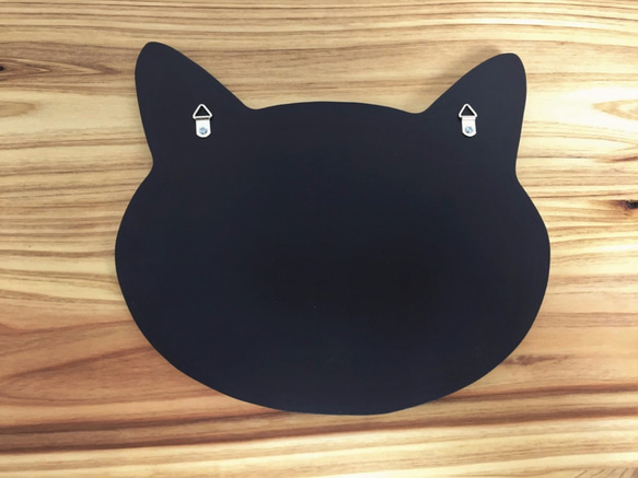 黒猫のチョークボード（顔型）　チョークが置けるスタンド付き黒板 3枚目の画像