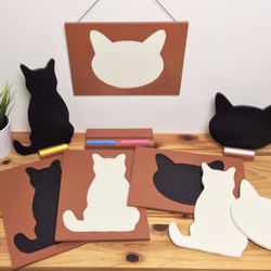 黒猫のチョークボード（顔型）　チョークが置けるスタンド付き黒板 5枚目の画像