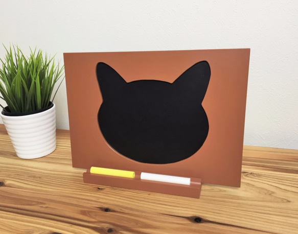 黒猫のチョークボード（Ａ４顔型）　チョークが置けるスタンド付き黒板 1枚目の画像