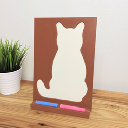 白猫のチョークボード（Ａ４シルエット）　チョークが置けるスタンド付き黒板 1枚目の画像