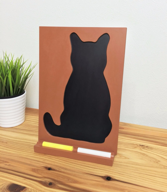 黒猫のチョークボード（Ａ４シルエット）　チョークが置けるスタンド付き黒板 1枚目の画像
