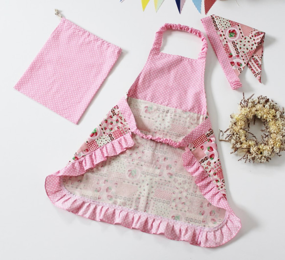 100-120粉色草莓褶邊圍裙套裝（荷葉邊，兒童，兒童，圍裙，三角形） 第3張的照片