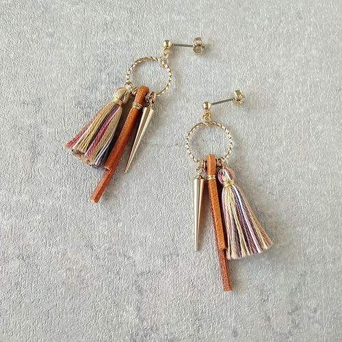 タッセル フリンジ レザー ゴールド スパイク ピアス イヤリング