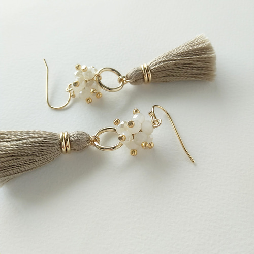 タッセル フリンジ ベージュ ピアス イヤリング ピアス（フック