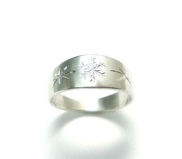 雪の結晶と星のシルバー リング