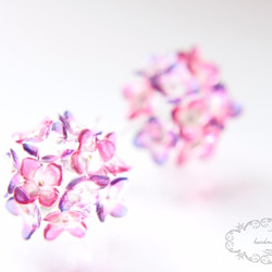 紫陽花のクリアピアス(ピンク×パープル) 1枚目の画像