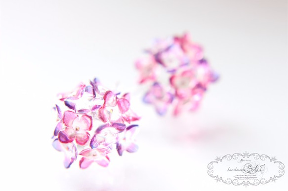 紫陽花のクリアピアス(ピンク×パープル) 1枚目の画像