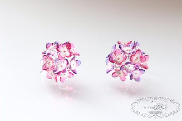 紫陽花のクリアピアス(ピンク×パープル) 2枚目の画像