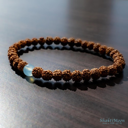 【幸せな結婚・癒しのお守り！ひと粒アクアマリン】天然石ルドラクシャブレスレット（菩提樹の実）・第5チャクラ対応 4枚目の画像