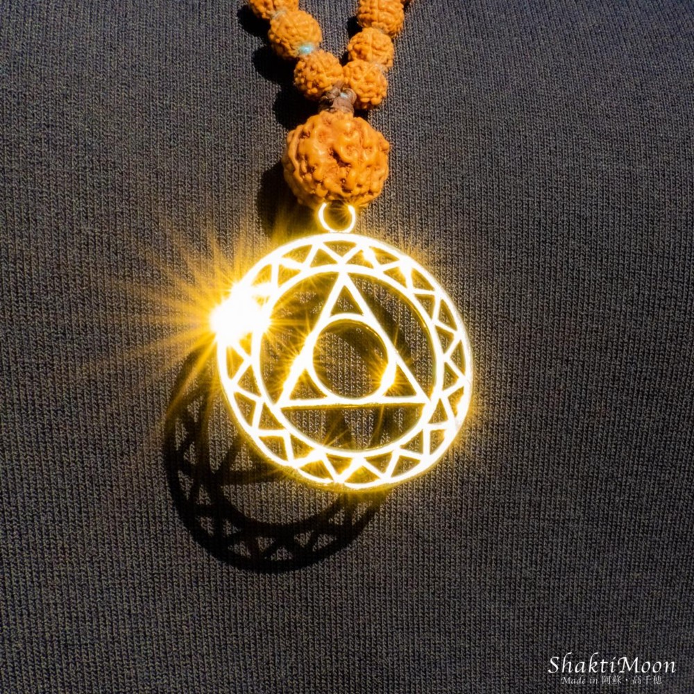 【第5チャクラシンボル（ヴィシュダチャクラ・表現力とコミュニケーション）・真鍮製】高品質ルドラクシャマーラーペンダント（