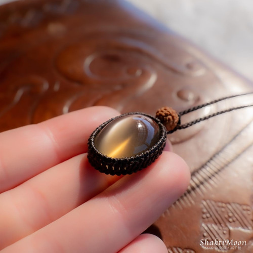 綺麗なキャッツアイのネックレス