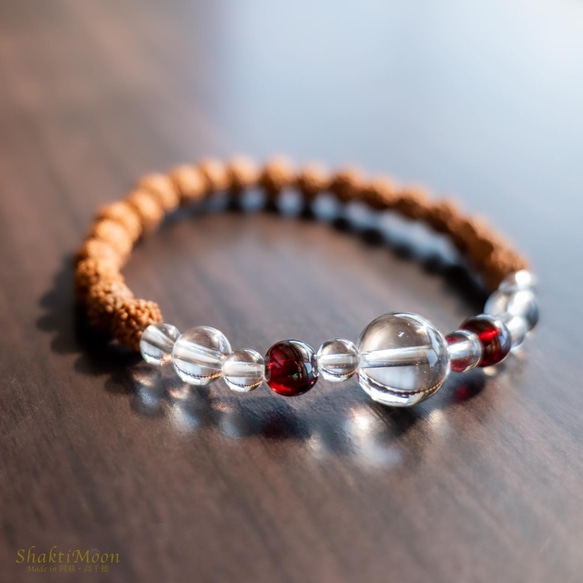 【恋愛成就のお守りをお探しのあなたへ！ガーネット×水晶】レア・希少！極小4mm・5mm・6mm天然石ルドラクシャブレスレ 1枚目の画像