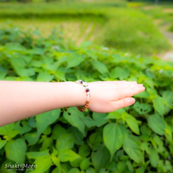 【恋愛成就のお守りをお探しのあなたへ！ガーネット×水晶】レア・希少！極小4mm・5mm・6mm天然石ルドラクシャブレスレ 2枚目の画像