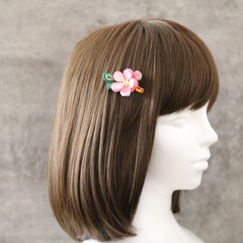 桃の花のヘアクリップ】 つまみ細工 初節句やひな祭りに♪ ヘアピン