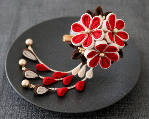 真紅＊クラシックカラー＊小花ブーケのクリップ付きかんざし ☆ つまみ