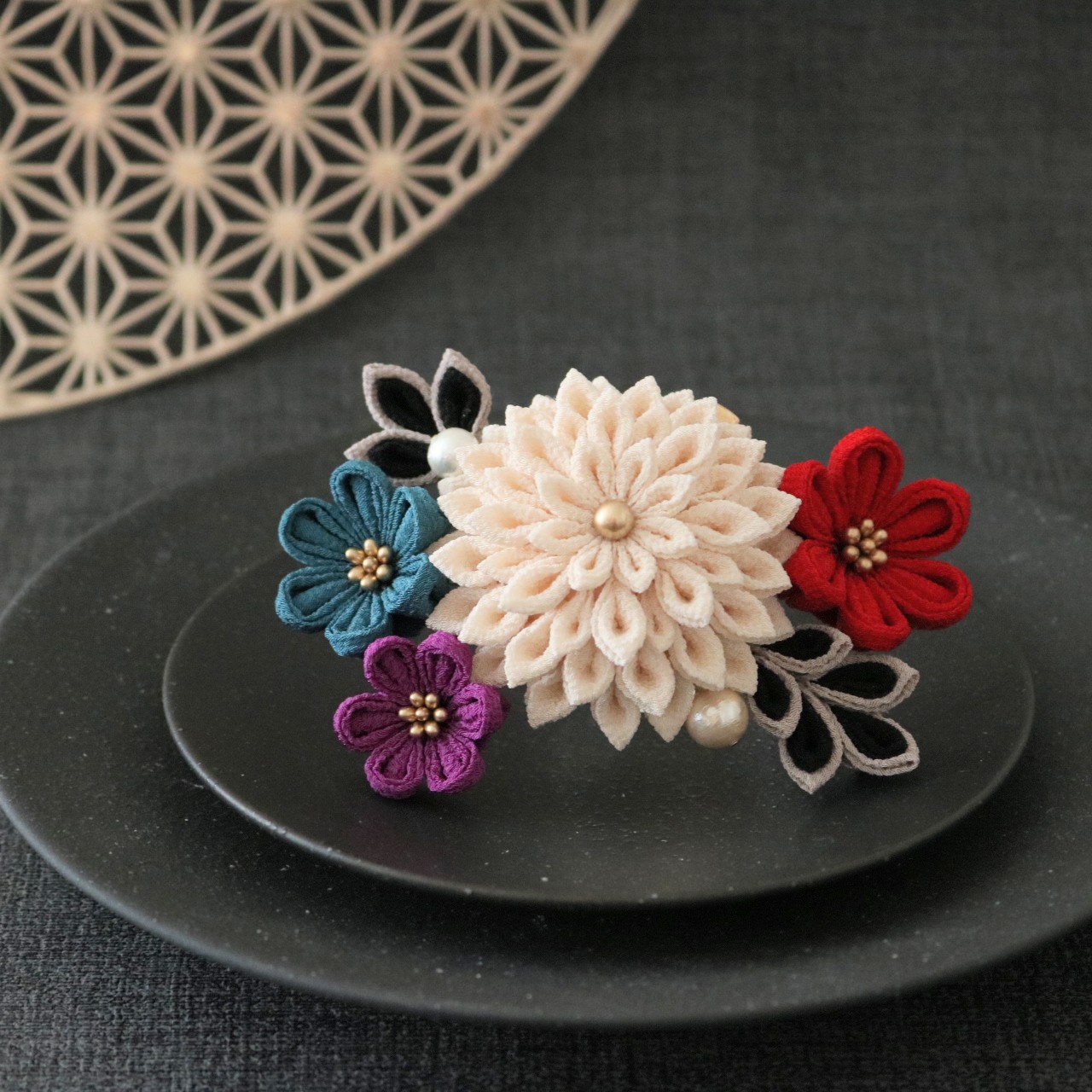 大サイズ＊クラシックカラー＊レトロなヘアクリップ ＊ つまみ細工のかんざし /成人式・卒業式・浴衣・結婚式にも