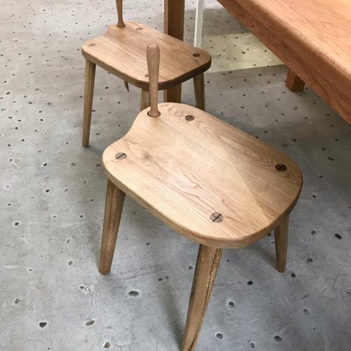 日進木工製！ 靴べらスツール 靴べらスツール ステップステップ/天然ブナ/日進木工 – GOOD DESIGN