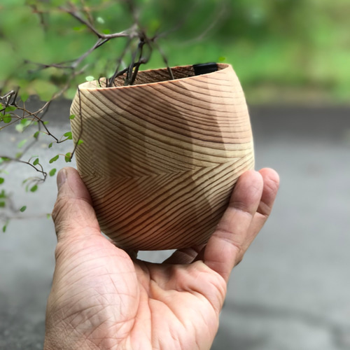 ずんぐり～ウッド鉢（カバー） 自然木無垢材（八溝杉）削り出し品