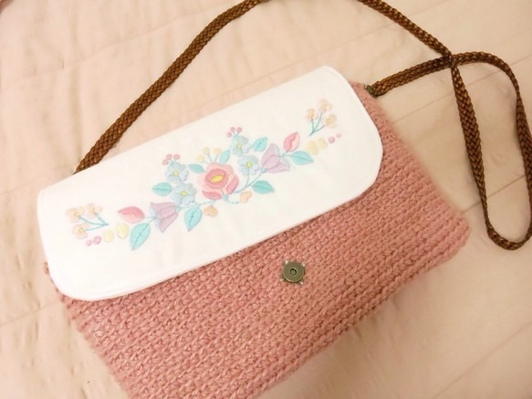 パステル刺繍のクラッチバッグ（pink） 2枚目の画像