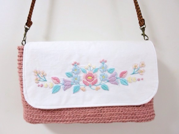 パステル刺繍のクラッチバッグ（pink） 5枚目の画像