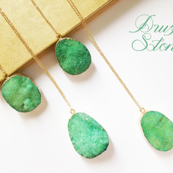 エメラルドグリーンのドゥルージーネックレス 　Druzy Stone Necklace 1枚目の画像