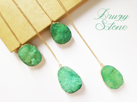 エメラルドグリーンのドゥルージーネックレス 　Druzy Stone Necklace 1枚目の画像