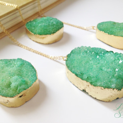 エメラルドグリーンのドゥルージーネックレス 　Druzy Stone Necklace 2枚目の画像