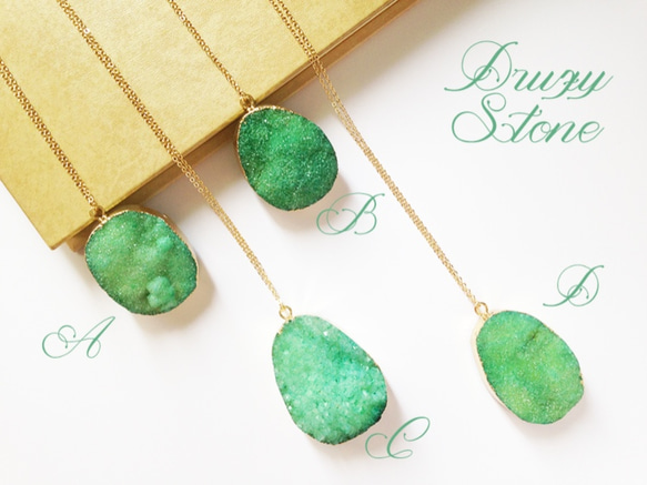 エメラルドグリーンのドゥルージーネックレス 　Druzy Stone Necklace 3枚目の画像