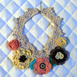 レース編みのお花ネックレス 3枚目の画像