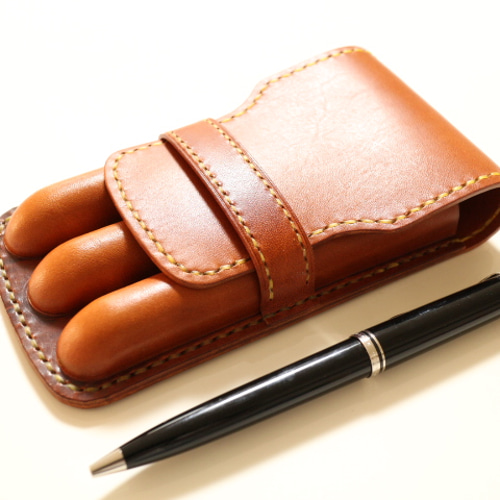 Creema 3本挿し 万年筆ケース 絞りタイプ 黒 レザー オーダー品 小傷有